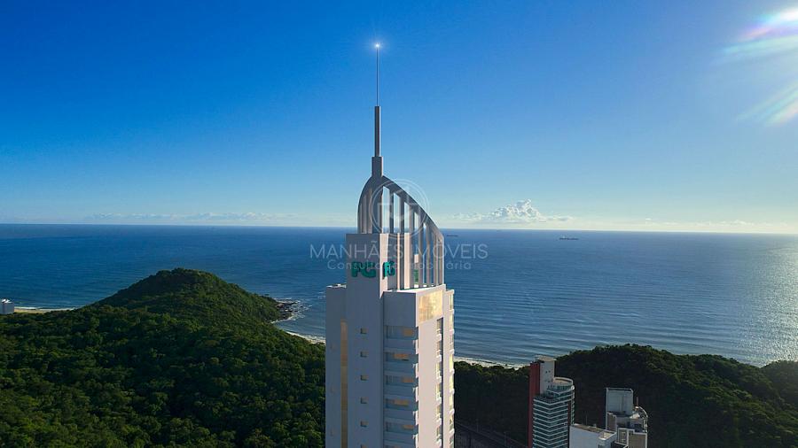 "Blue Coast Tower: Contemporâneo é viver próximo à natureza."