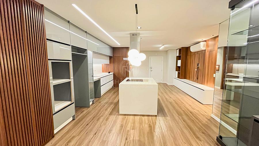 Sala de estar, jantar e sacada integrada