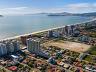 Localizado no litoral norte de Santa Catarina, Balnerio Piarras dispe de 7 quilmetros de praias com guas calmas. 