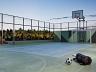 Quadra de esportes com arquibancada