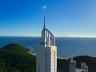 "Blue Coast Tower: Contemporneo  viver prximo  natureza."