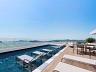 Piscina com vista panormica do mar